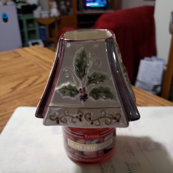 Yankee Candle Topper Holly Cranberry Christmas with Candle - Picture 9 of 9